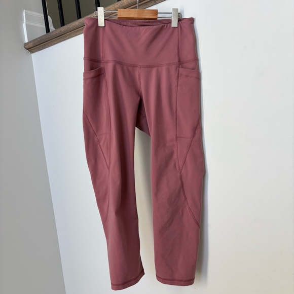 Old Navy Active Mauve Cropped Leggings - size Small (fit like XS) - Picture 3 of 7